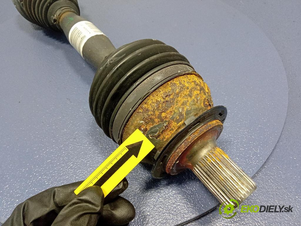 Mercedes B-Klasa 2013 poloos levá před A2463302900