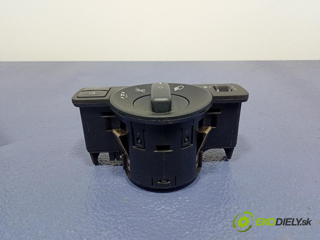 Mercedes B-Klasa 2013 Přepínač Světel: A2469050751