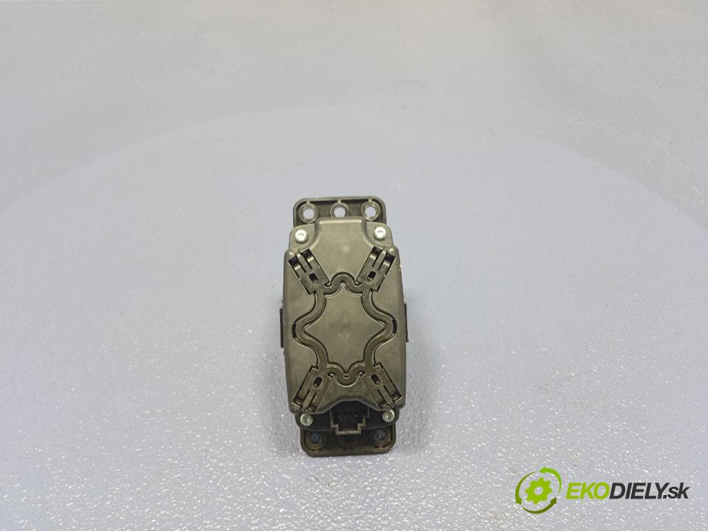 Mercedes B-Klasa 2013 prepínač A2469001209