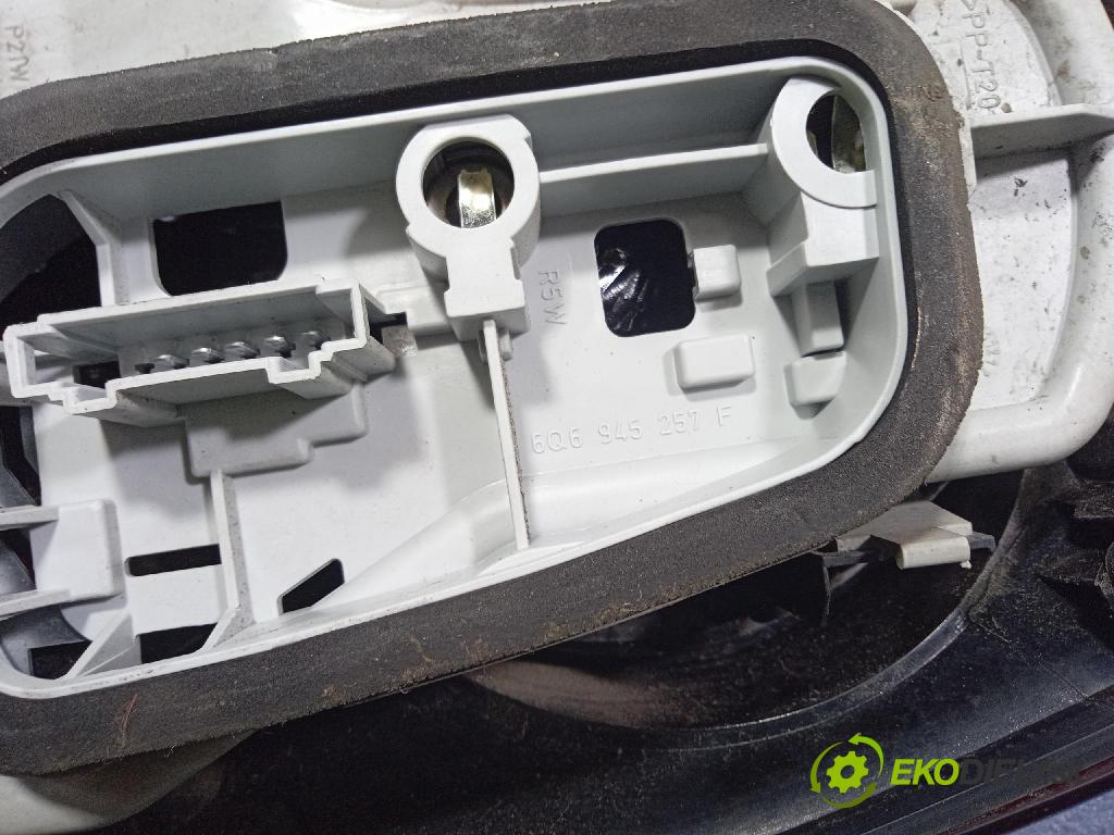 Vw Polo 2008 svetlo / reflektor zad ľavá Vonkajsia: 6Q6945111F