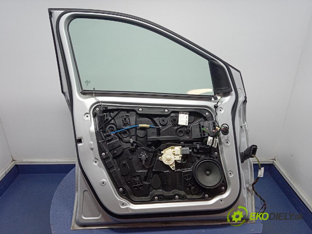 Mercedes B-Klasa 2013 dveře před Vlevo, odjet: