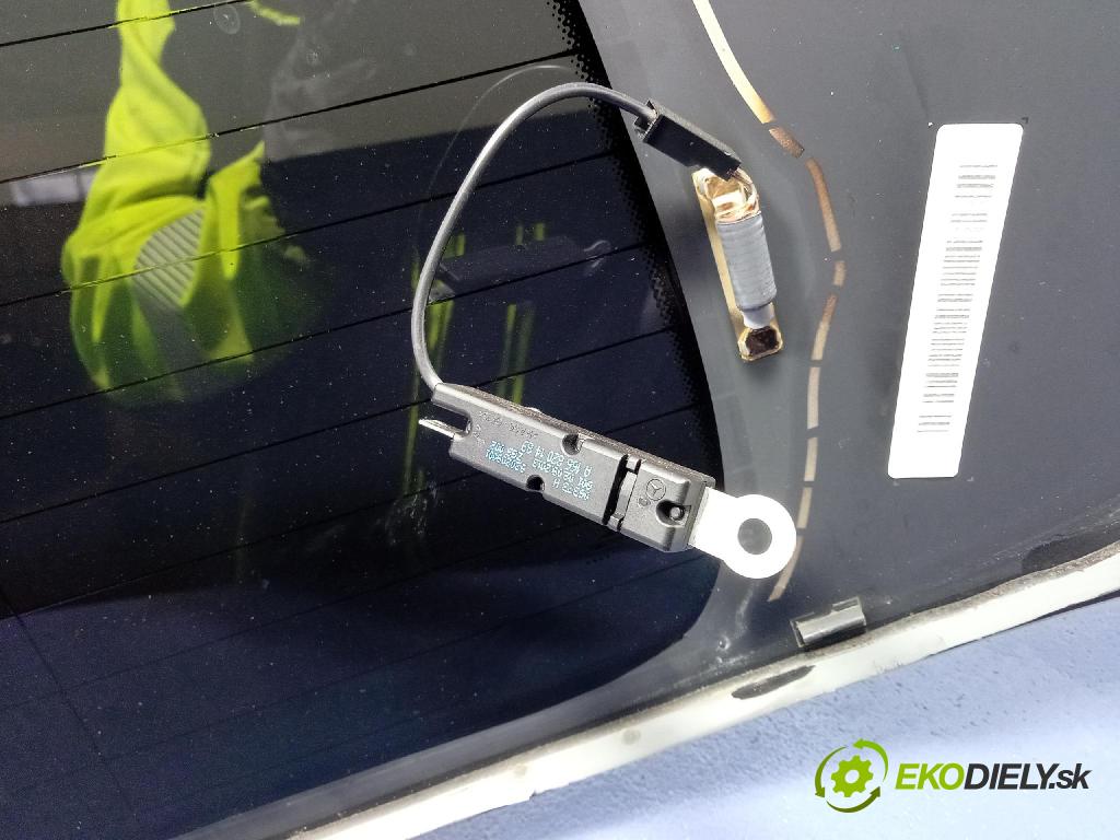 Mercedes B-Klasa 2013 sklo zadna