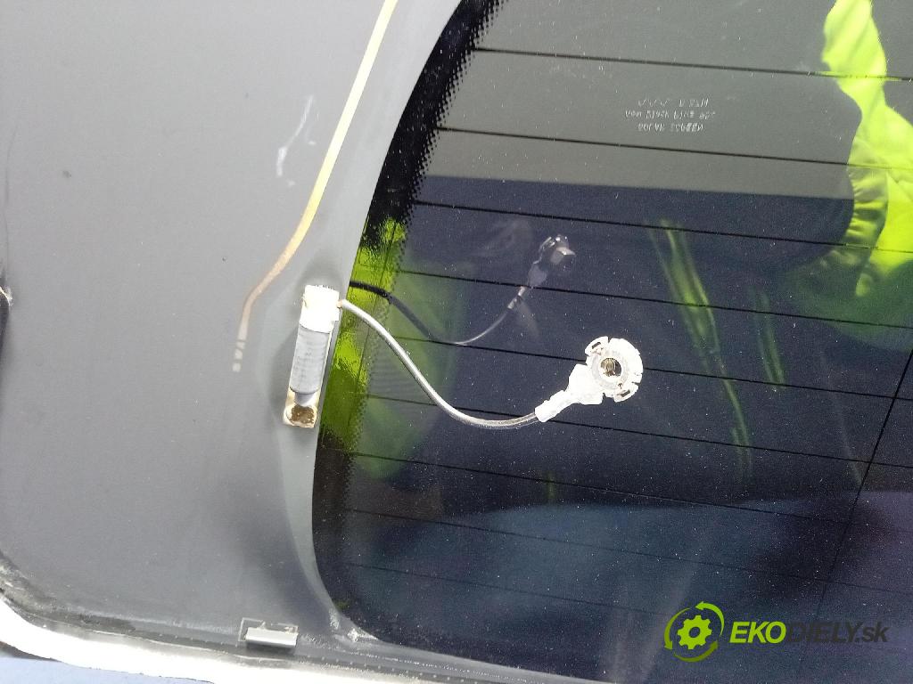 Mercedes B-Klasa 2013 sklo zadna