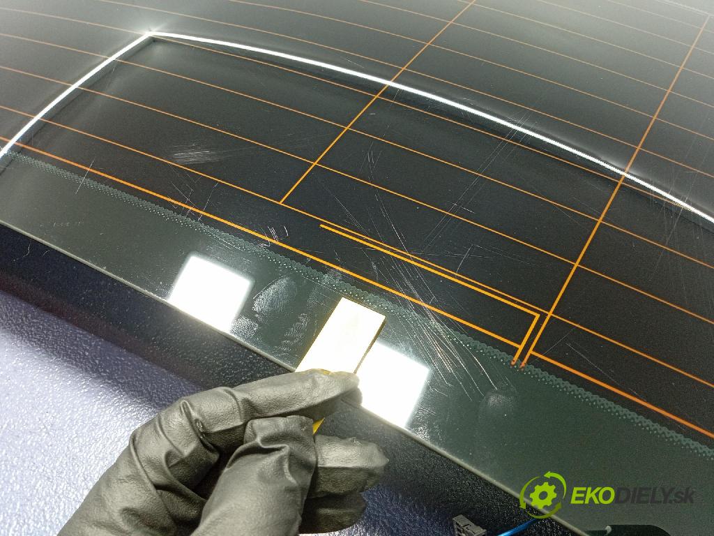 Mercedes B-Klasa 2013 sklo zadna