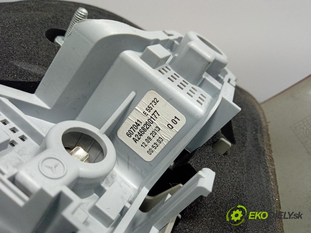 Mercedes B-Klasa 2013 světlo Zad: levá Mimo: A2468200164