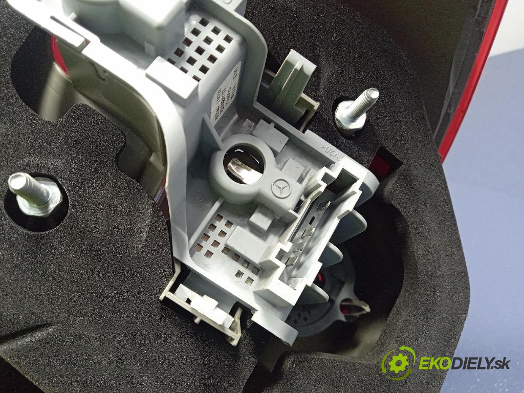 Mercedes B-Klasa 2013 světlo Zad: levá Mimo: A2468200164