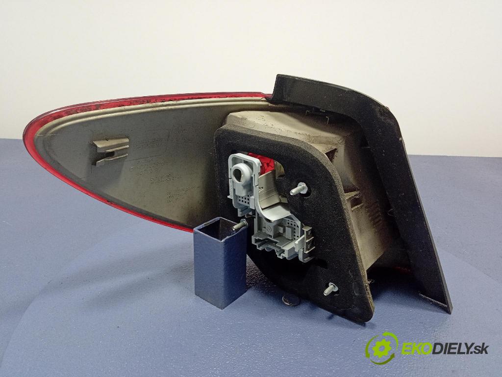 Mercedes B-Klasa 2013 světlo Zad: Práva: Mimo: A2468200264