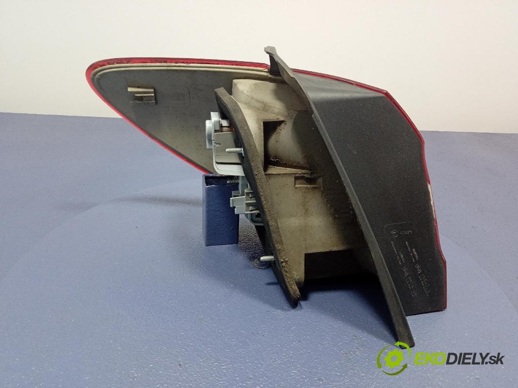 Mercedes B-Klasa 2013 světlo Zad: Práva: Mimo: A2468200264