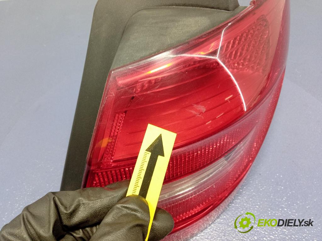 Mercedes B-Klasa 2013 světlo Zad: Práva: Mimo: A2468200264