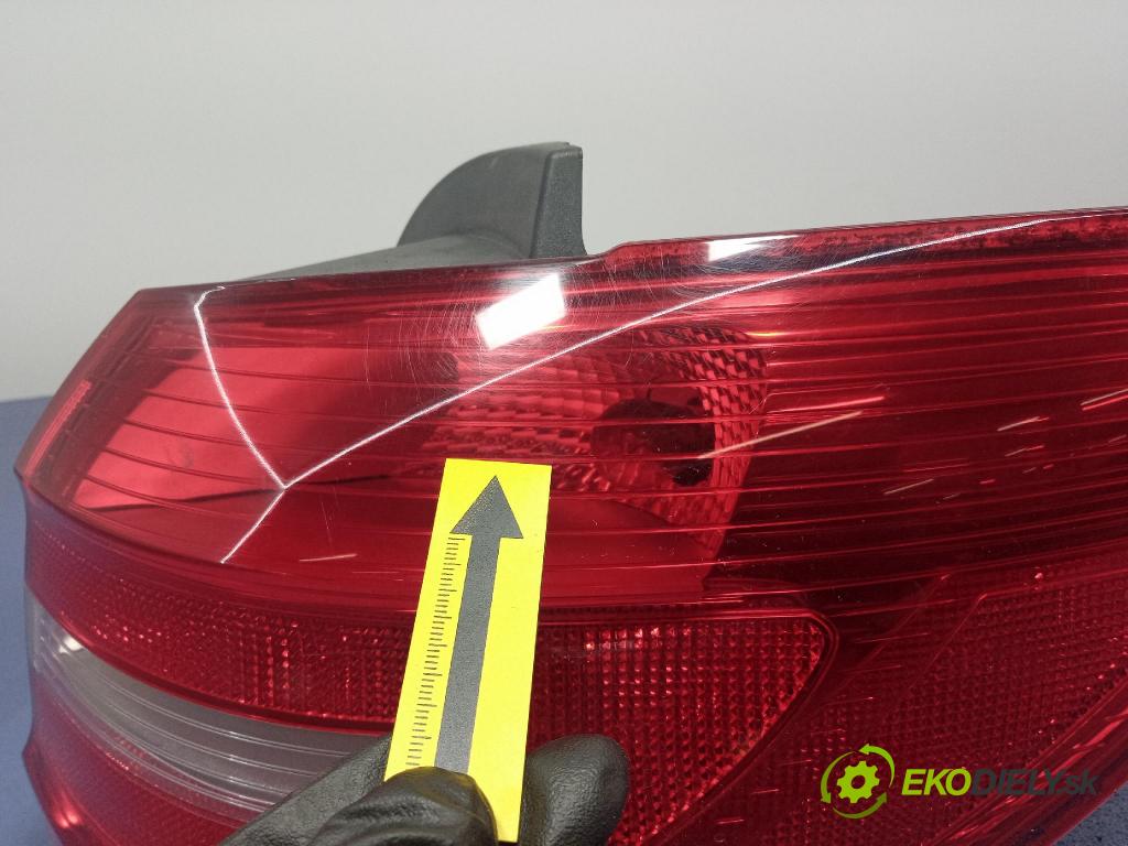 Mercedes B-Klasa 2013 světlo Zad: Práva: Mimo: A2468200264