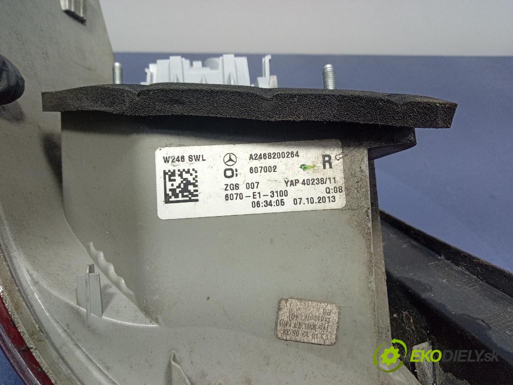 Mercedes B-Klasa 2013 světlo Zad: Práva: Mimo: A2468200264