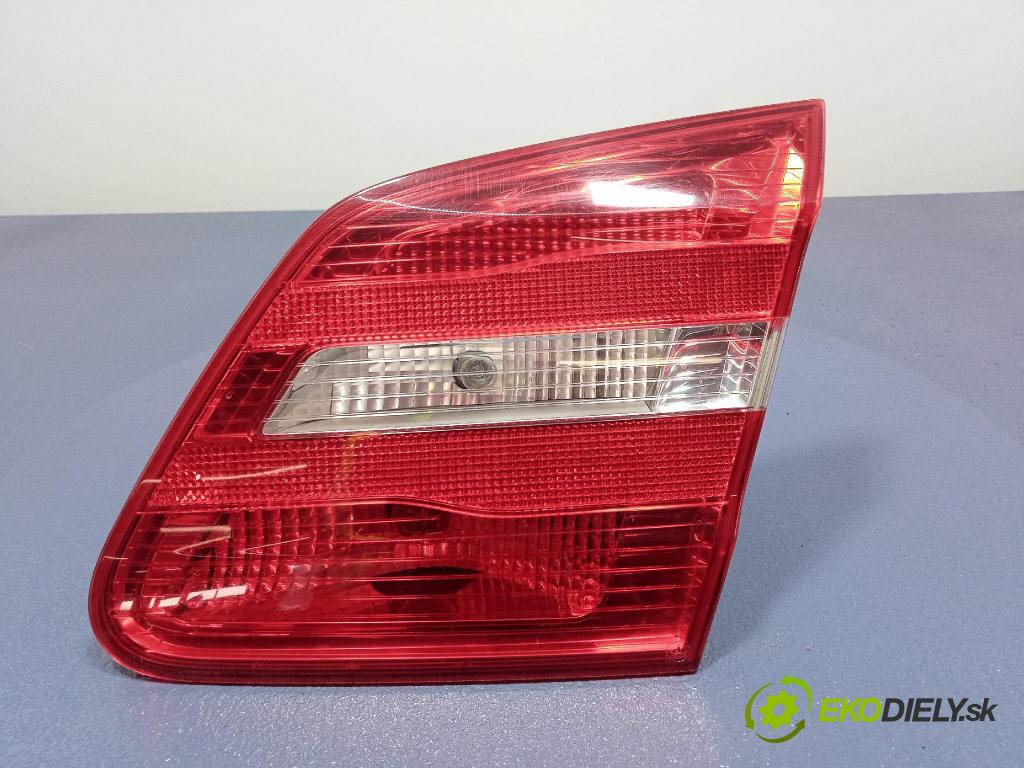 Mercedes B-Klasa 2013 svetlo / reflektor zad Prava: Vnútri: A2468200864