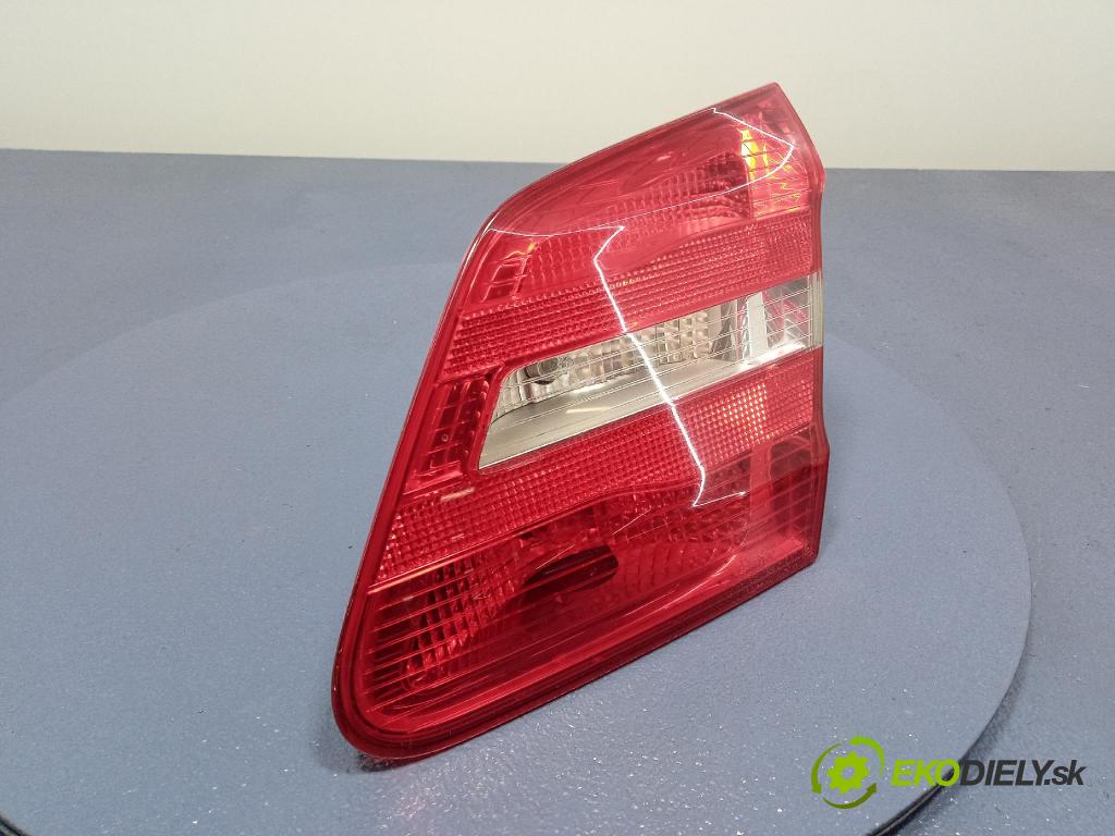 Mercedes B-Klasa 2013 svetlo / reflektor zad Prava: Vnútri: A2468200864