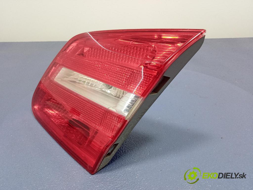 Mercedes B-Klasa 2013 svetlo / reflektor zad Prava: Vnútri: A2468200864