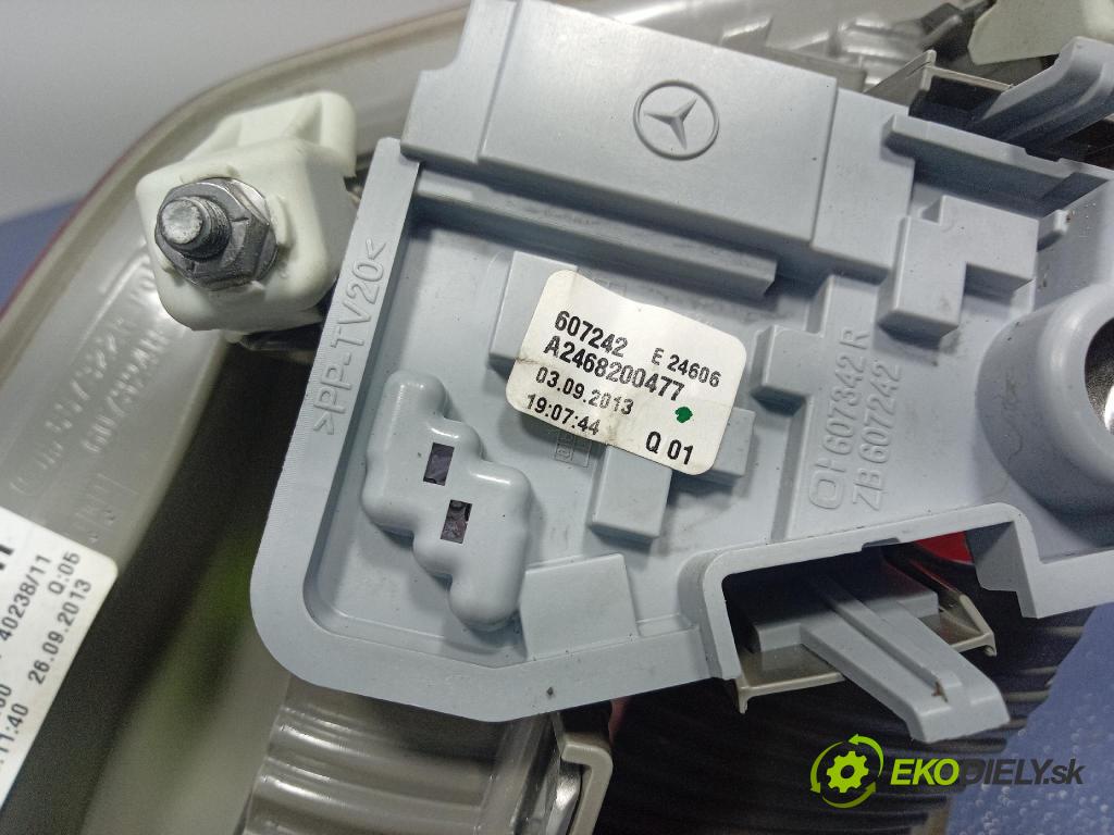 Mercedes B-Klasa 2013 svetlo / reflektor zad Prava: Vnútri: A2468200864