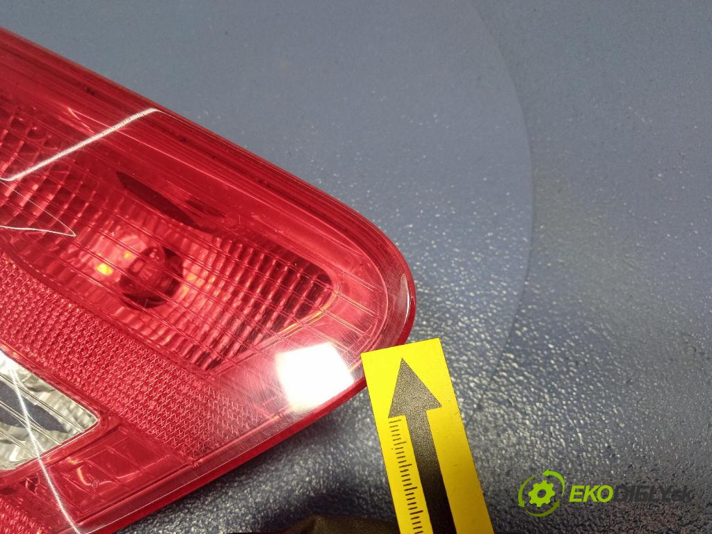 Mercedes B-Klasa 2013 svetlo / reflektor zad Prava: Vnútri: A2468200864