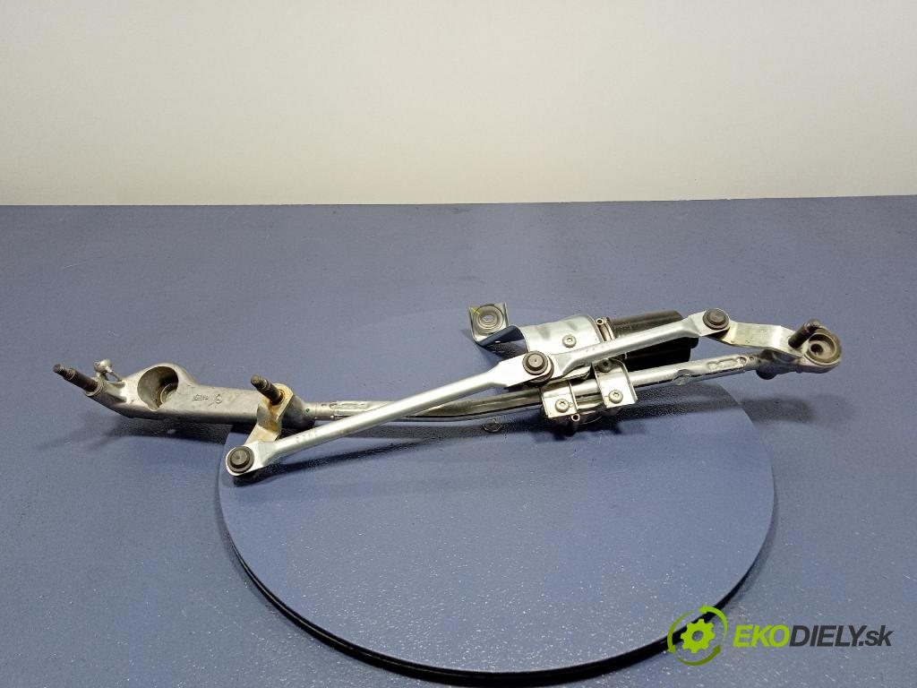 Mercedes B-Klasa 2013 mechanizmus motor: Stierače: Predné A2469065900