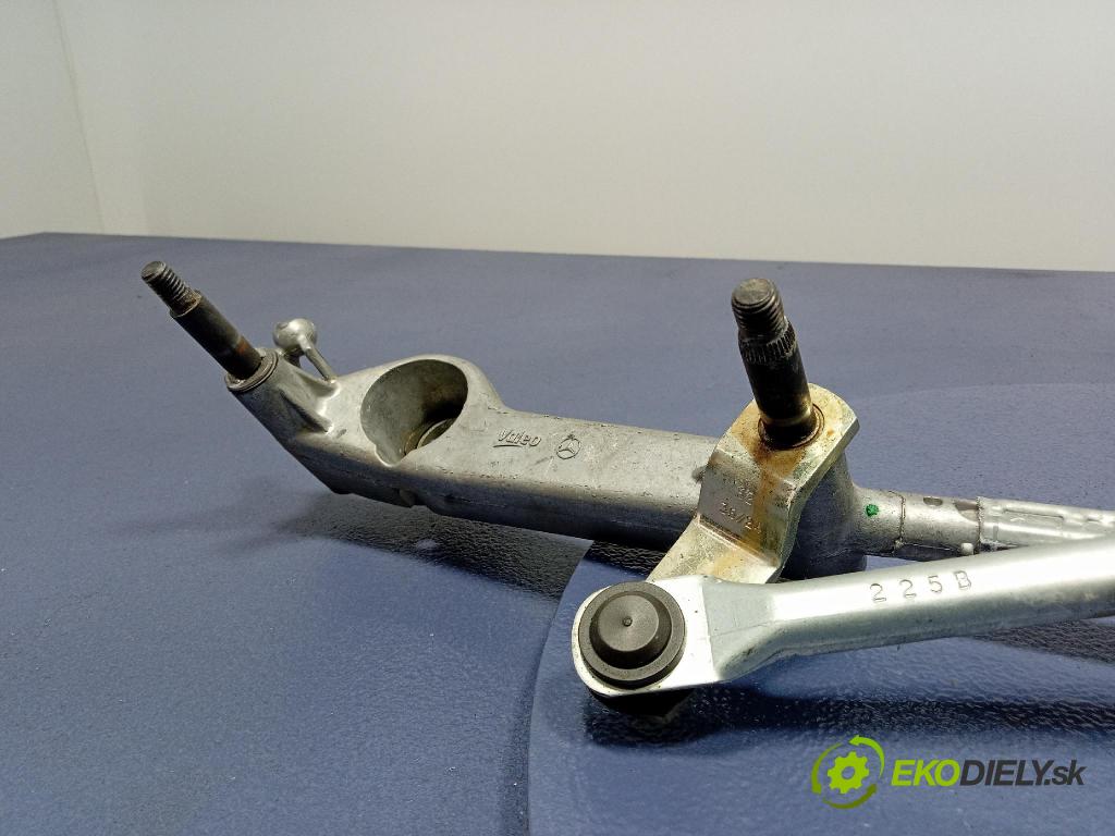 Mercedes B-Klasa 2013 mechanizmus motor: Stierače: Predné A2469065900