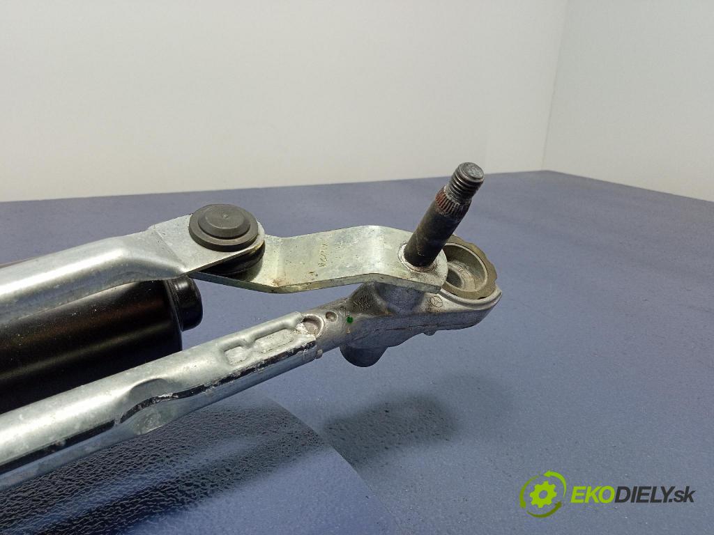 Mercedes B-Klasa 2013 mechanizmus motor: Stierače: Predné A2469065900