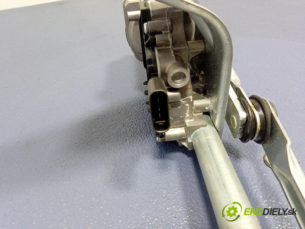 Mercedes B-Klasa 2013 mechanizmus motor: Stierače: Predné A2469065900