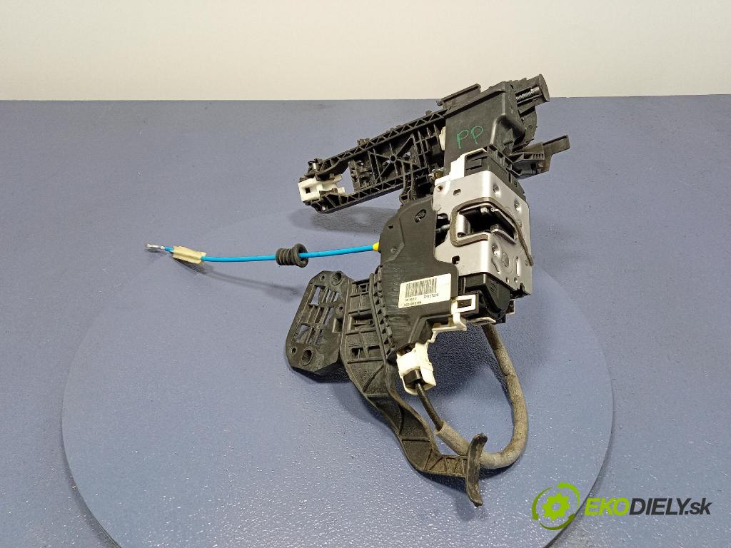 Mercedes B-Klasa 2013 zámek dveře před v pravo: A1667200435