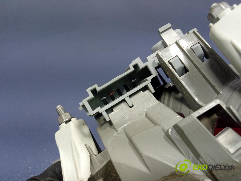 Mercedes B-Klasa 2013 svetlo / reflektor zad ľavá Vonkajsia: A2468200764