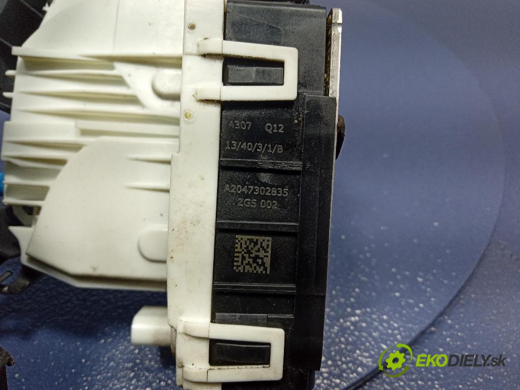 Mercedes B-Klasa 2013 zámok dvere zad v pravo: A2047302835