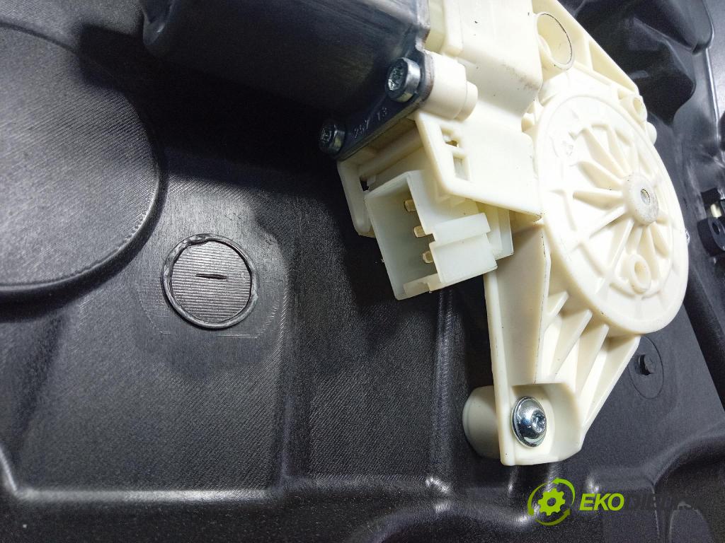 Mercedes B-Klasa 2013 mechanizmus okna Okná: Predné v pravo: A2467200279
