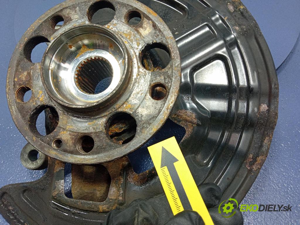 Mercedes B-Klasa 2013 náboj levá A2464210720