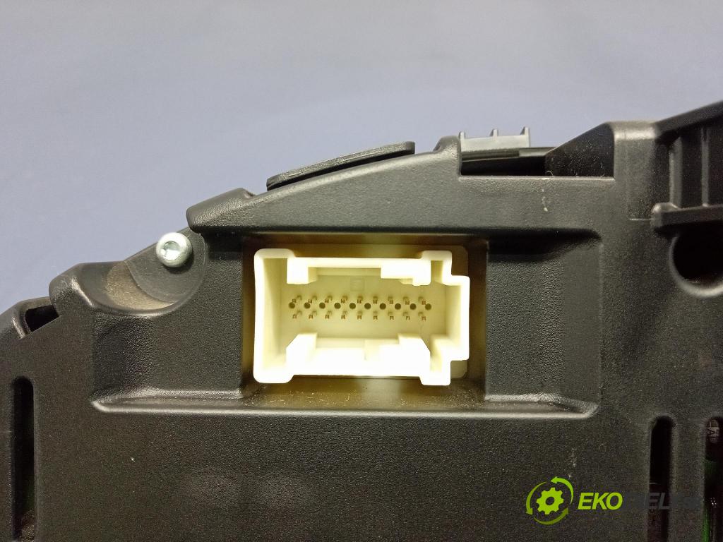 Mercedes B-Klasa 2013 prístrojovka/ budíky A2469006111