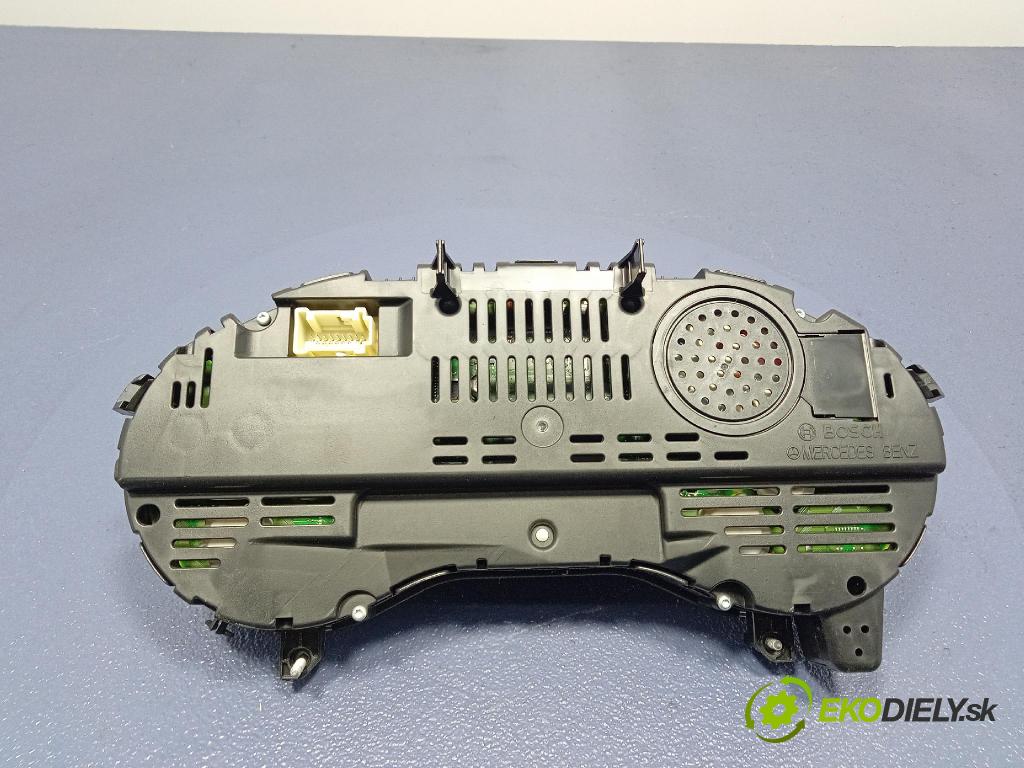 Mercedes B-Klasa 2013 prístrojovka/ budíky A2469006111