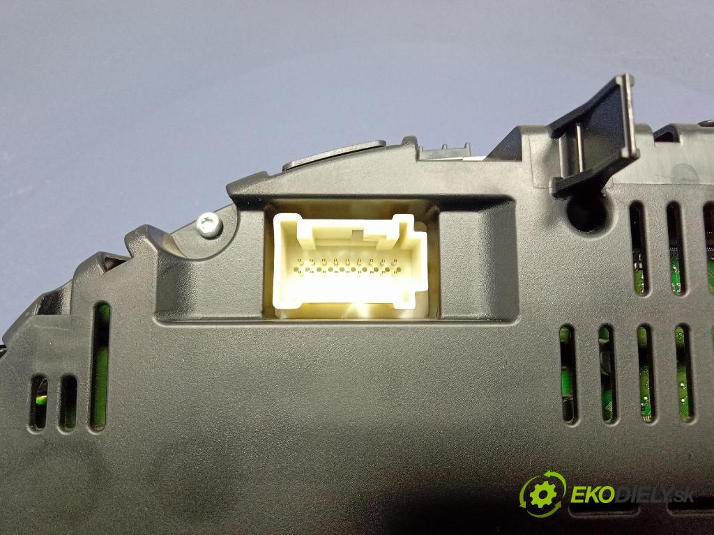 Mercedes B-Klasa 2013 prístrojovka/ budíky A2469006111