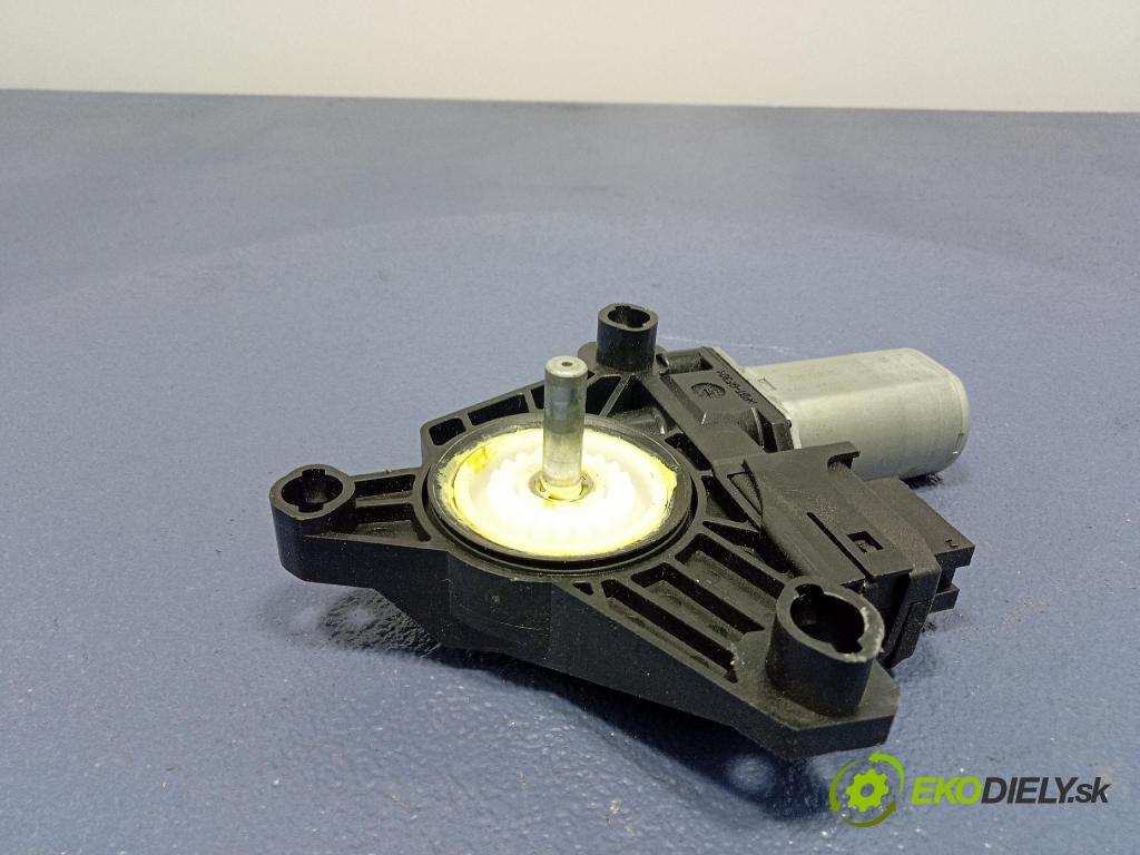 Mercedes B-Klasa 2013 mechanismus stahování Sklenka: Zad: v pravo: 968741-100