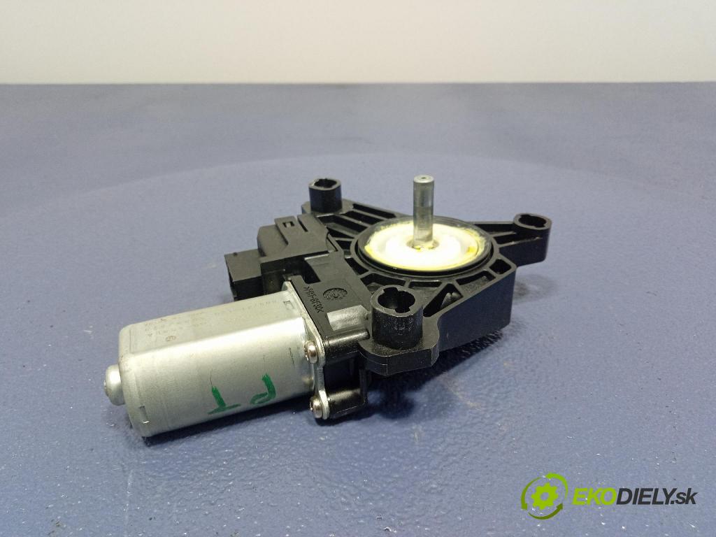 Mercedes B-Klasa 2013 mechanismus stahování Sklenka: Zad: v pravo: 968741-100