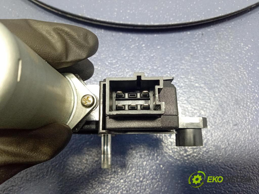 Mercedes B-Klasa 2013 mechanismus stahování Sklenka: Zad: v pravo: 968741-100