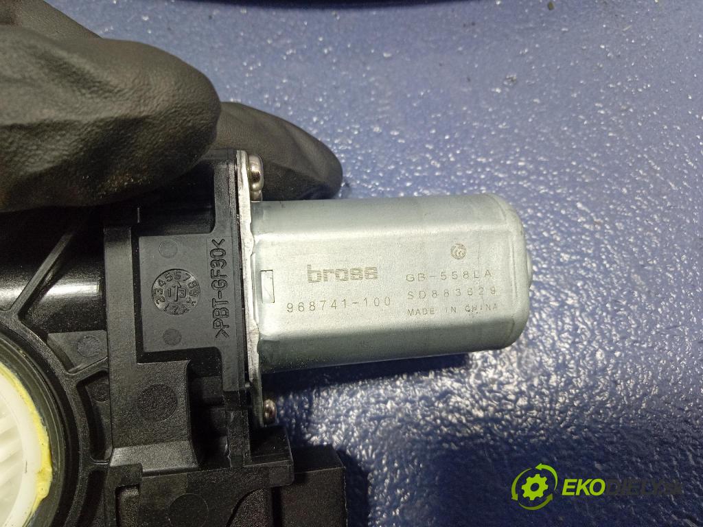 Mercedes B-Klasa 2013 mechanismus stahování Sklenka: Zad: v pravo: 968741-100