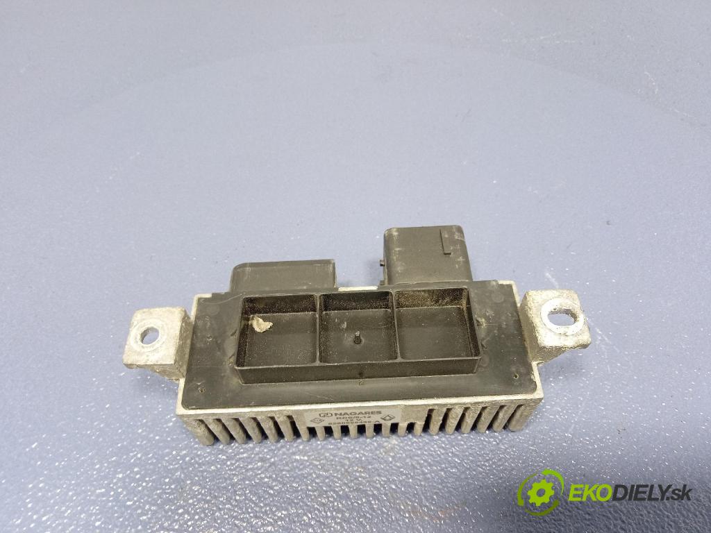 Mercedes B-Klasa 2013 relé Svíčky: 8200558438-A