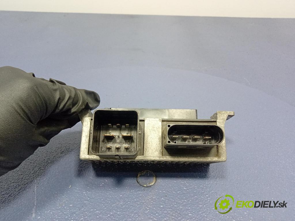 Mercedes B-Klasa 2013 relé Svíčky: 8200558438-A