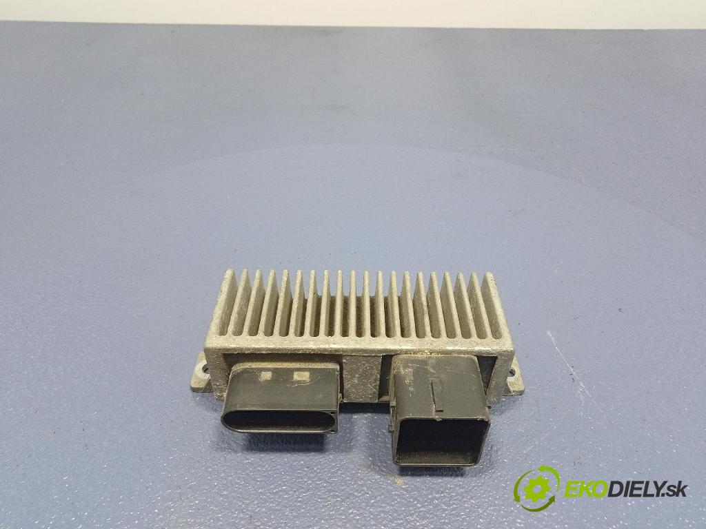 Mercedes B-Klasa 2013 relé Svíčky: 8200558438-A