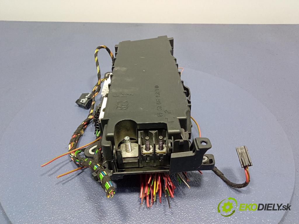 Mercedes B-Klasa 2013 skříňka Pojistky A2465400040