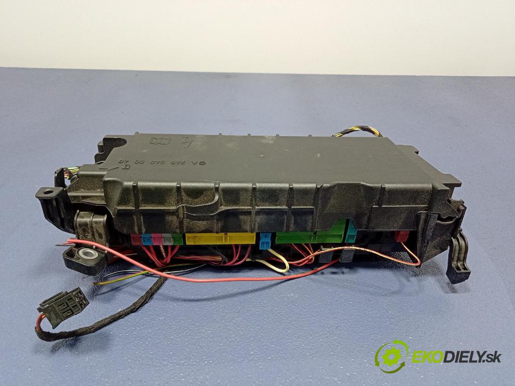 Mercedes B-Klasa 2013 skříňka Pojistky A2465400040