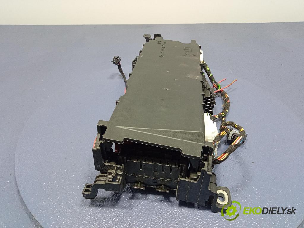 Mercedes B-Klasa 2013 skříňka Pojistky A2465400040