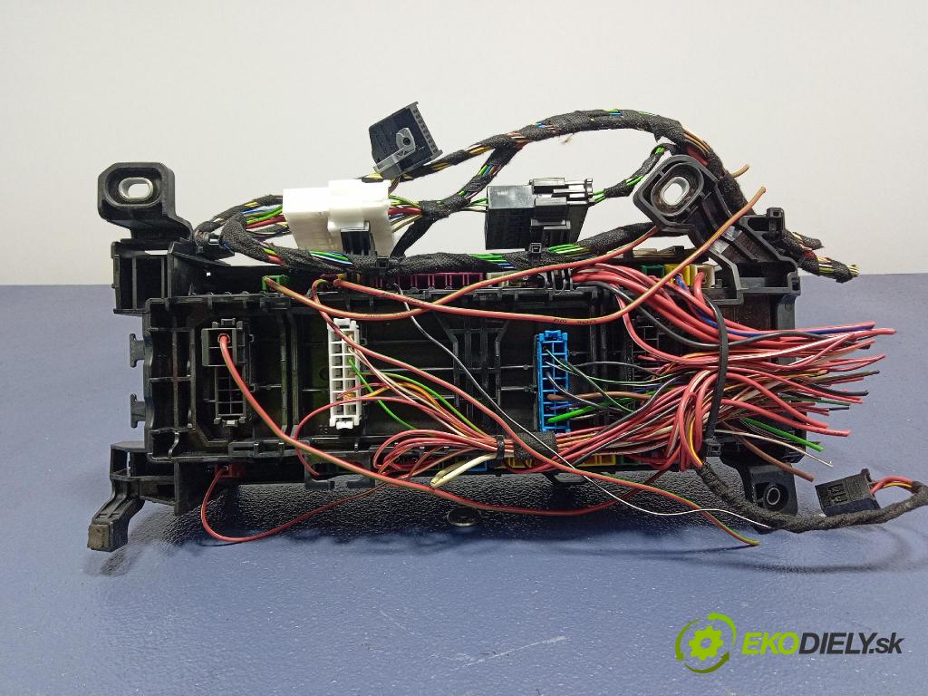 Mercedes B-Klasa 2013 skříňka Pojistky A2465400040