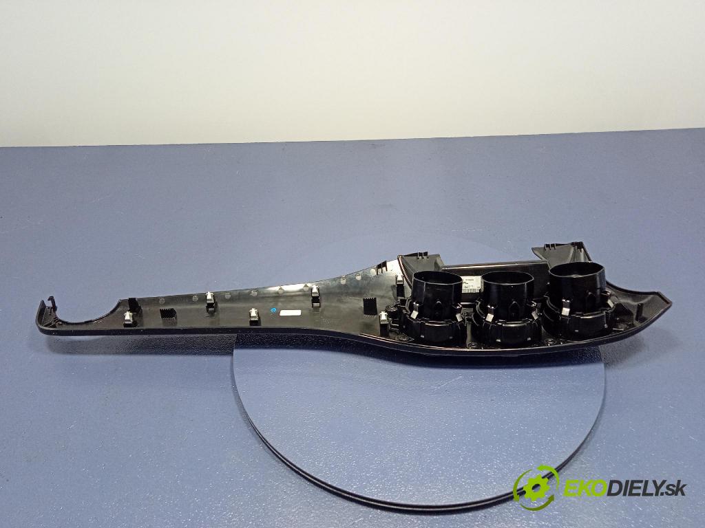 Mercedes B-Klasa 2013 lišta Dekoratívní: A2466809471