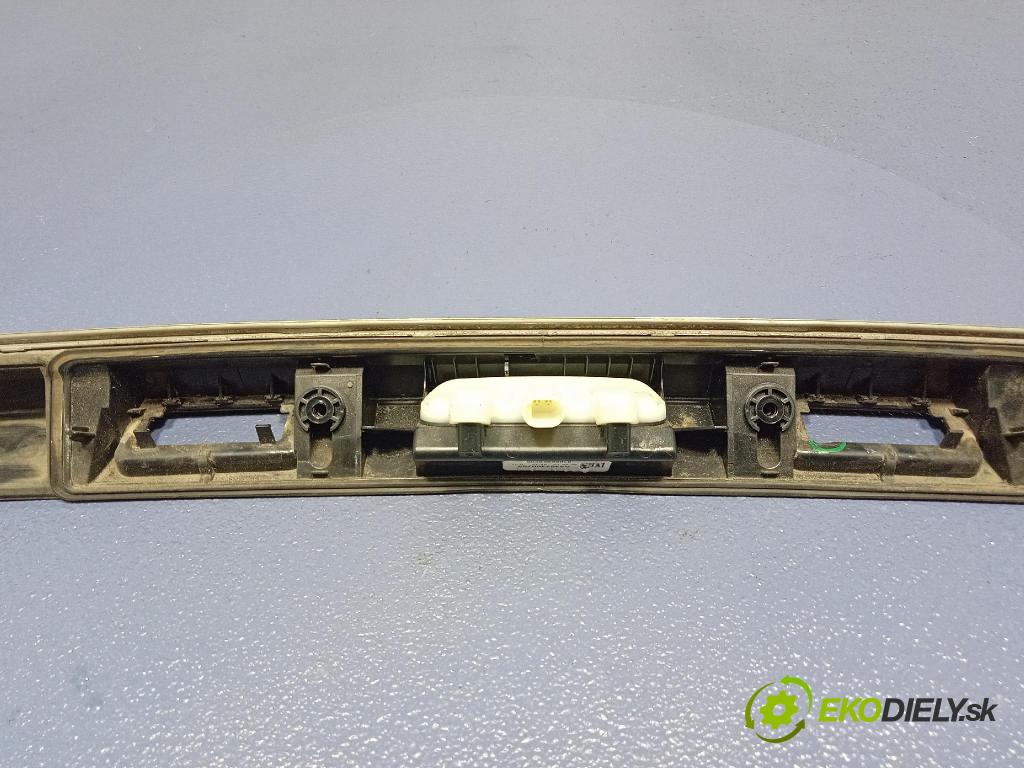 Mercedes B-Klasa 2013 lišta kufr A2467400793