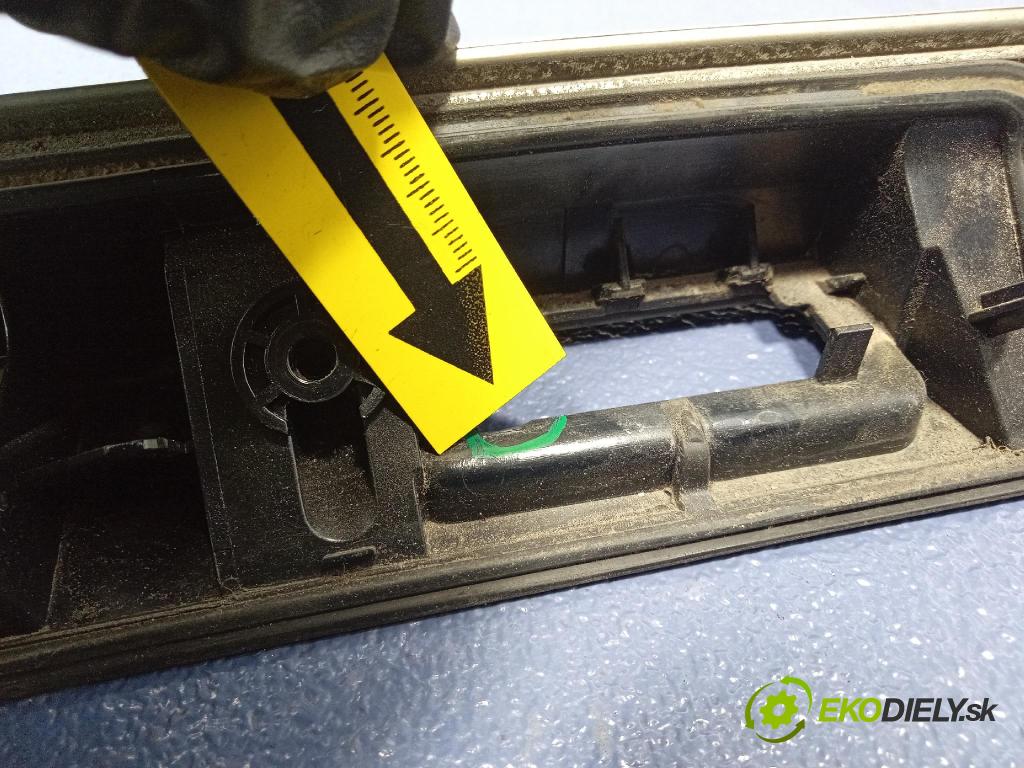 Mercedes B-Klasa 2013 lišta kufr A2467400793