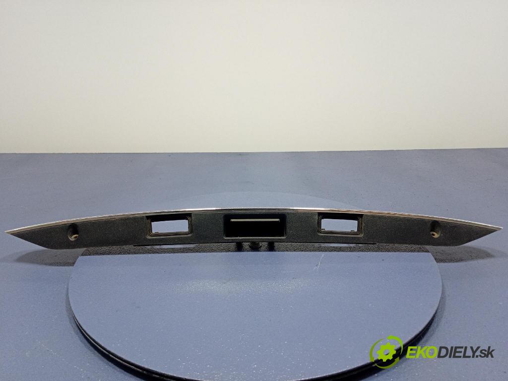 Mercedes B-Klasa 2013 lišta kufr A2467400793