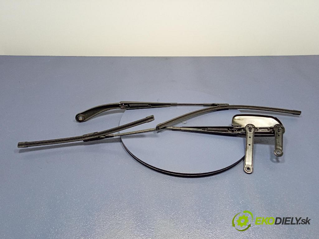 Mercedes B-Klasa 2013 Paže: Stěrače: před A2468200244