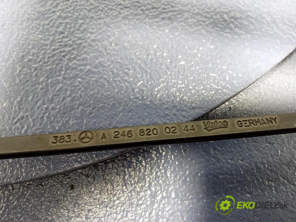 Mercedes B-Klasa 2013 Paže: Stěrače: před A2468200244