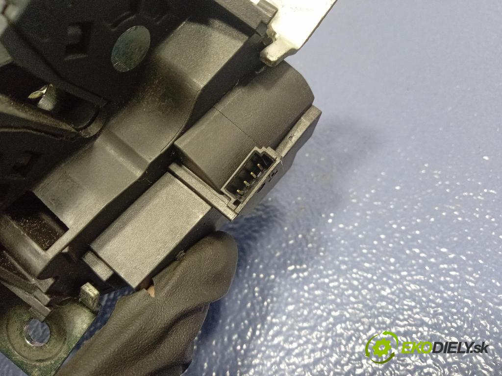 Mercedes B-Klasa 2013 zámok Klapky: kufra: A2467400035